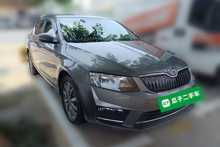 Used Skoda Octavia 2017 1.6L Automatic Chuanxing Edition Front Right 45 Deg