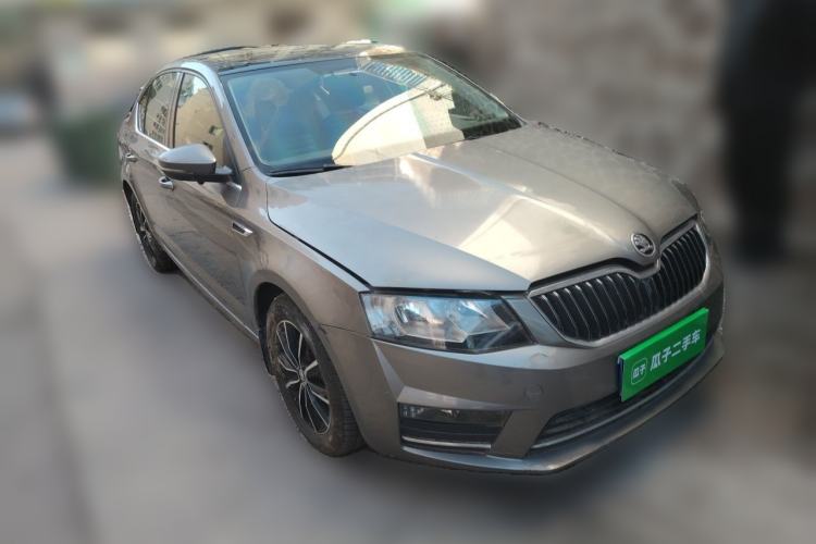 Used Skoda Octavia 2017 1.6L Automatic Smart Drive Edition Front Right 45 Deg