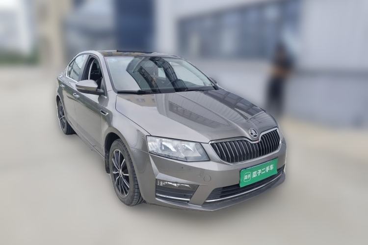 Used Skoda Octavia 2017 1.6L Automatic Smart Drive Edition Front Right 45 Deg