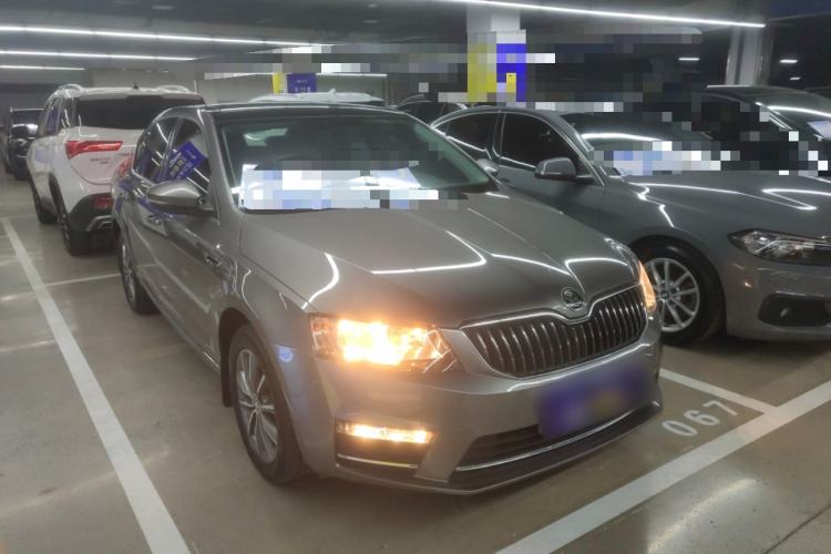 Used Skoda Octavia 2017 1.6L Automatic Chuanxing Edition Front Right 45 Deg