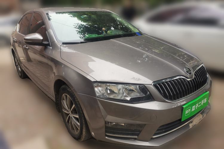 Used Skoda Octavia 2017 1.6L Automatic Chuanxing Edition Front Right 45 Deg