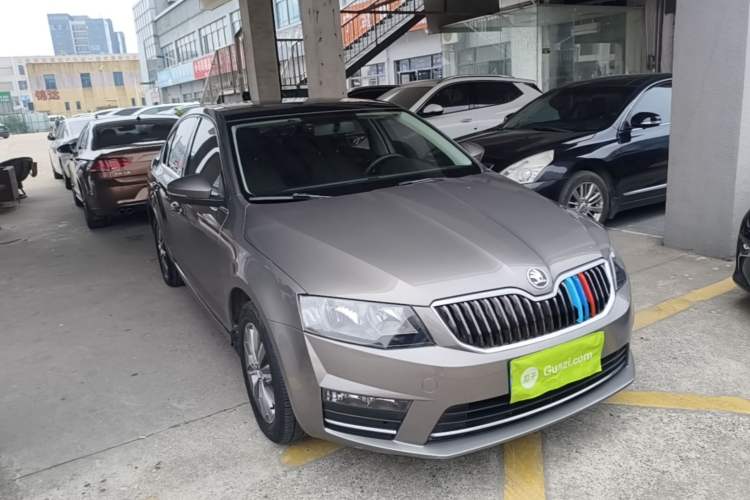 Used Skoda Octavia 2017 Classic Model 1.6L Automatic Comfort Edition Front Right 45 Deg