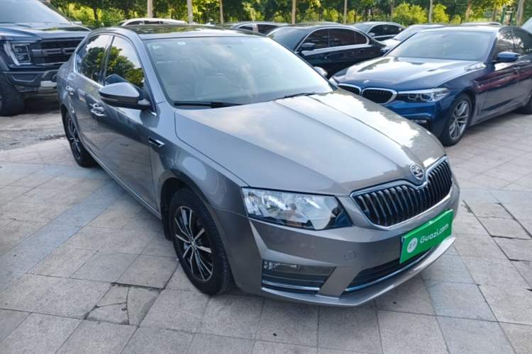 Used Skoda Octavia 2017 1.6L Automatic Smart Drive Edition Front Right 45 Deg