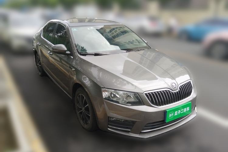 Used Skoda Octavia 2017 1.6L Manual Smart Drive Edition Front Right 45 Deg