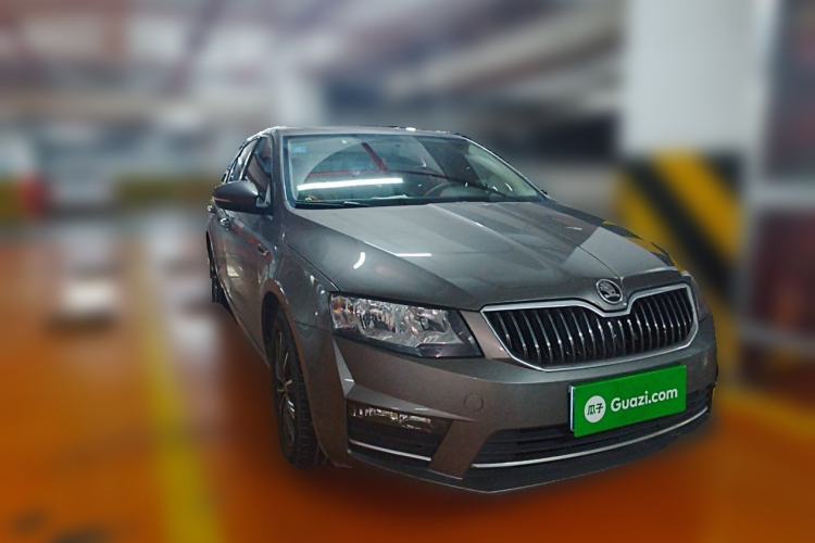 Used Skoda Octavia 2017 1.6L Automatic Chuanxing Edition Front Right 45 Deg