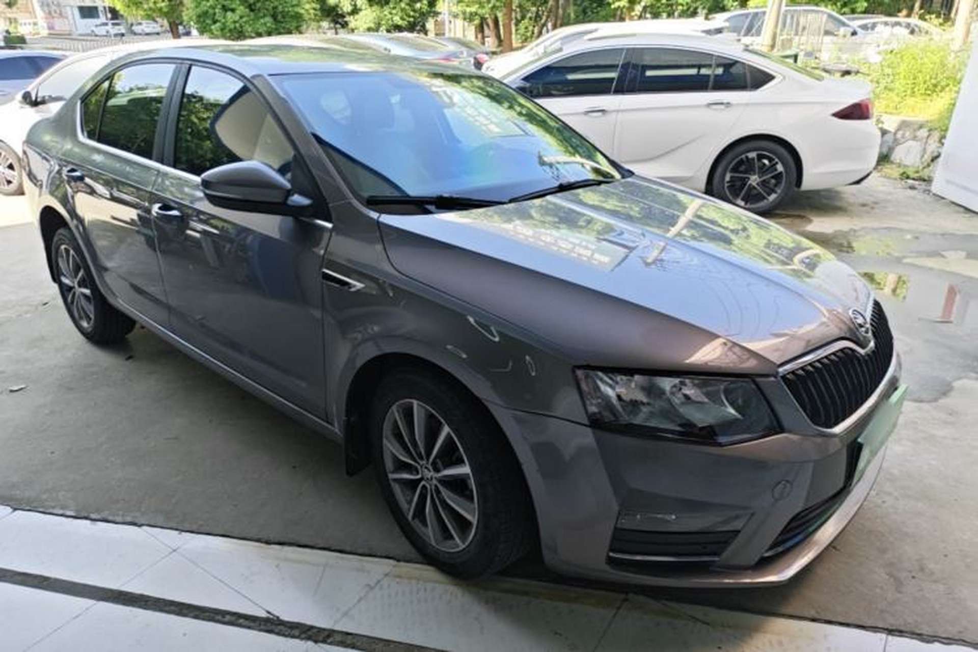 Used Skoda Octavia 2017 1.6L Automatic Chuanxing Edition Front Right 45 Deg