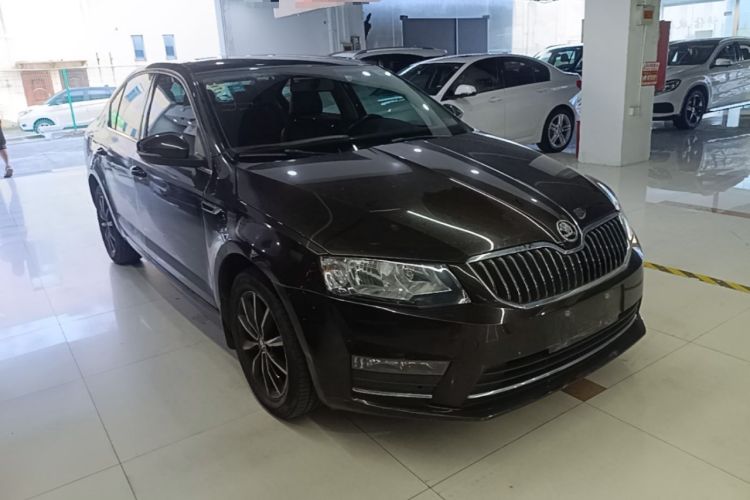 Used Skoda Octavia 2017 1.6L Automatic Smart Drive Edition Front Right 45 Deg