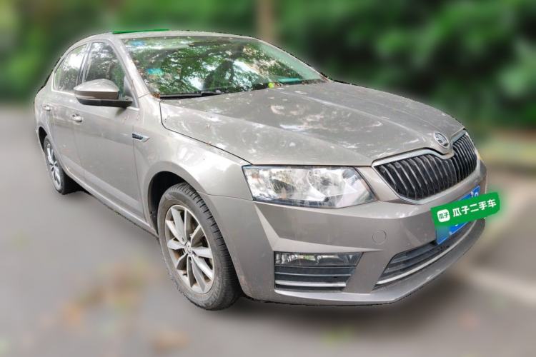 Used Skoda Octavia 2017 1.6L Automatic Chuanxing Edition Front Right 45 Deg