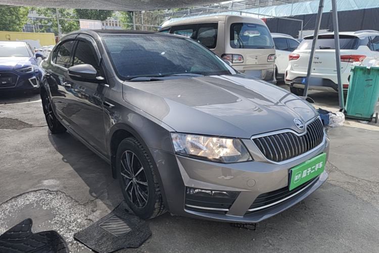 Used Skoda Octavia 2017 1.6L Automatic Smart Drive Edition Front Right 45 Deg