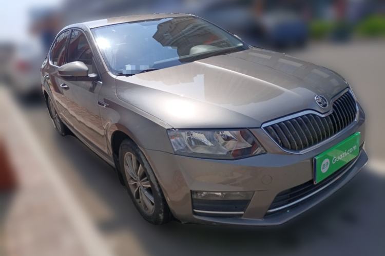 Used Skoda Octavia 2017 1.6L Automatic Chuanxing Edition Front Right 45 Deg