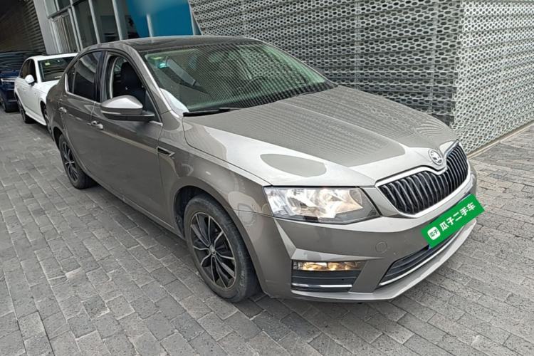 Used Skoda Octavia 2017 1.6L Automatic Smart Drive Edition Front Right 45 Deg