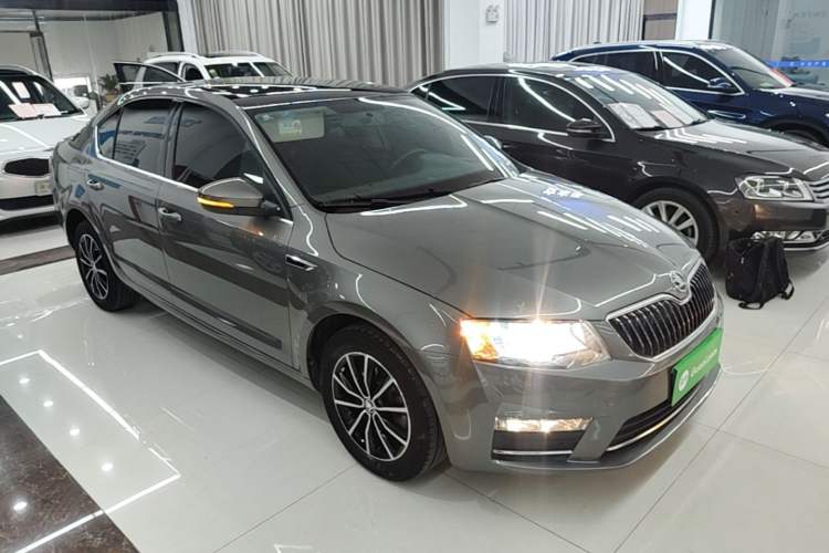 Used Skoda Octavia 2017 1.6L Automatic Smart Drive Edition Front Right 45 Deg