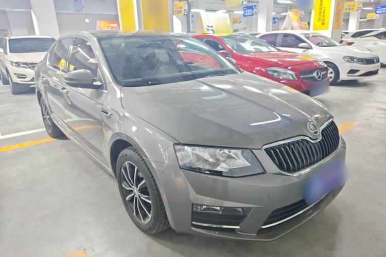 Used Skoda Octavia 2017 1.6L Automatic Smart Drive Edition Front Right 45 Deg