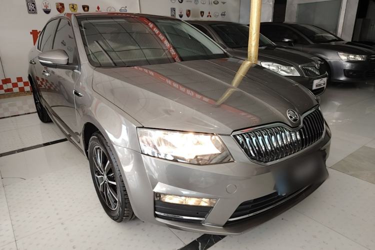 Used Skoda Octavia 2017 1.6L Automatic Smart Drive Edition Front Right 45 Deg