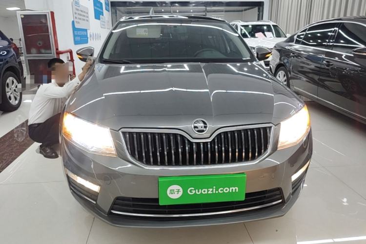 Used Skoda Octavia 2017 1.6L Automatic Smart Drive Edition Front