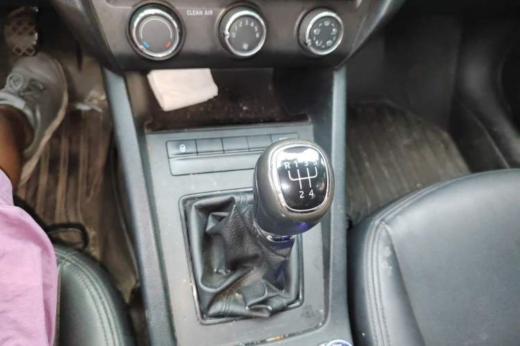 Used Skoda Octavia 2017 1.6L Manual Trend Edition Gear Lever
