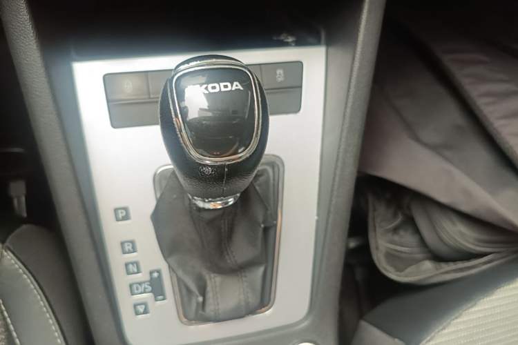 Used Skoda Octavia 2017 1.6L Automatic Chuanxing Edition Gear Lever