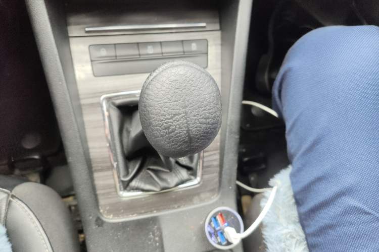 Used Skoda Octavia 2017 1.6L Manual Smart Drive Edition Gear Lever