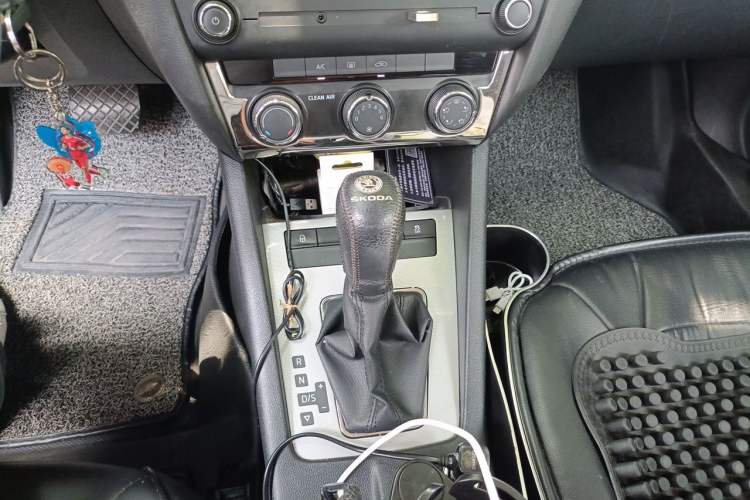 Used Skoda Octavia 2017 1.6L Automatic Chuanxing Edition Gear Lever