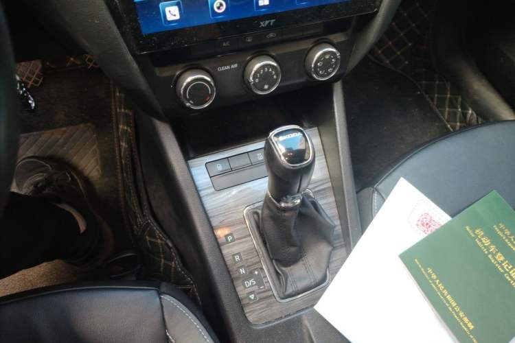 Used Skoda Octavia 2017 1.6L Automatic Smart Drive Edition Gear Lever