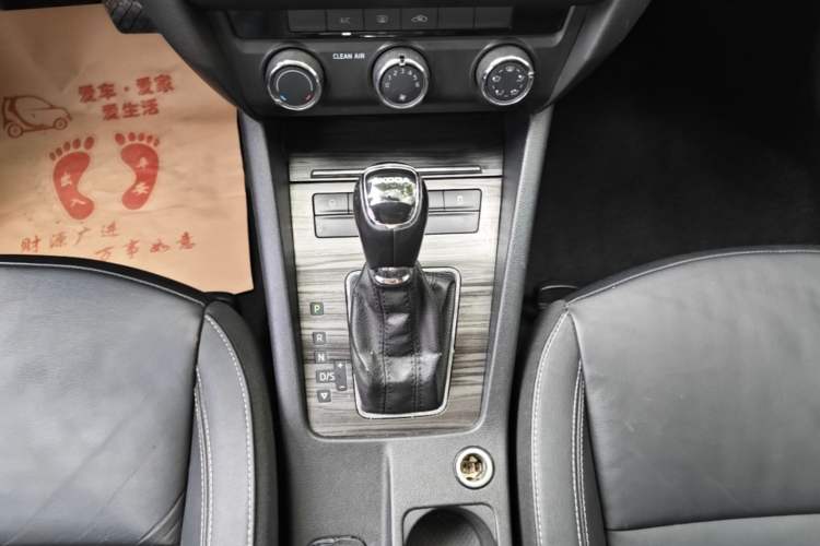 Used Skoda Octavia 2017 1.6L Automatic Smart Drive Edition Gear Lever