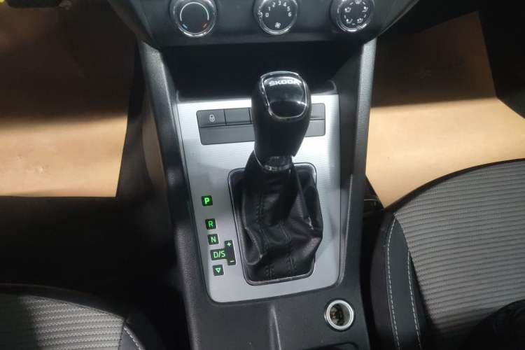 Used Skoda Octavia 2017 1.6L Automatic Chuanxing Edition Gear Lever