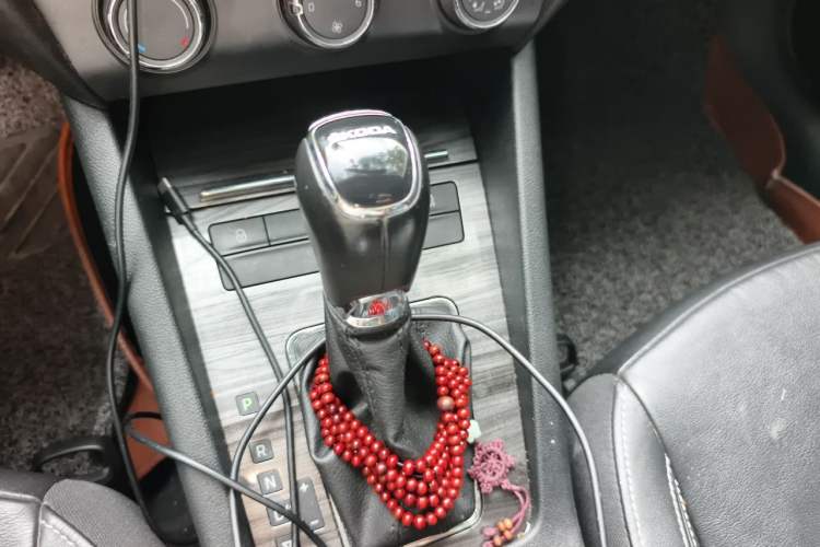 Used Skoda Octavia 2017 1.6L Automatic Smart Drive Edition Gear Lever
