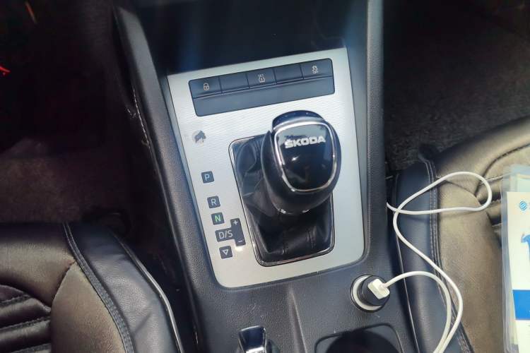 Used Skoda Octavia 2017 1.6L Automatic Chuanxing Edition Gear Lever
