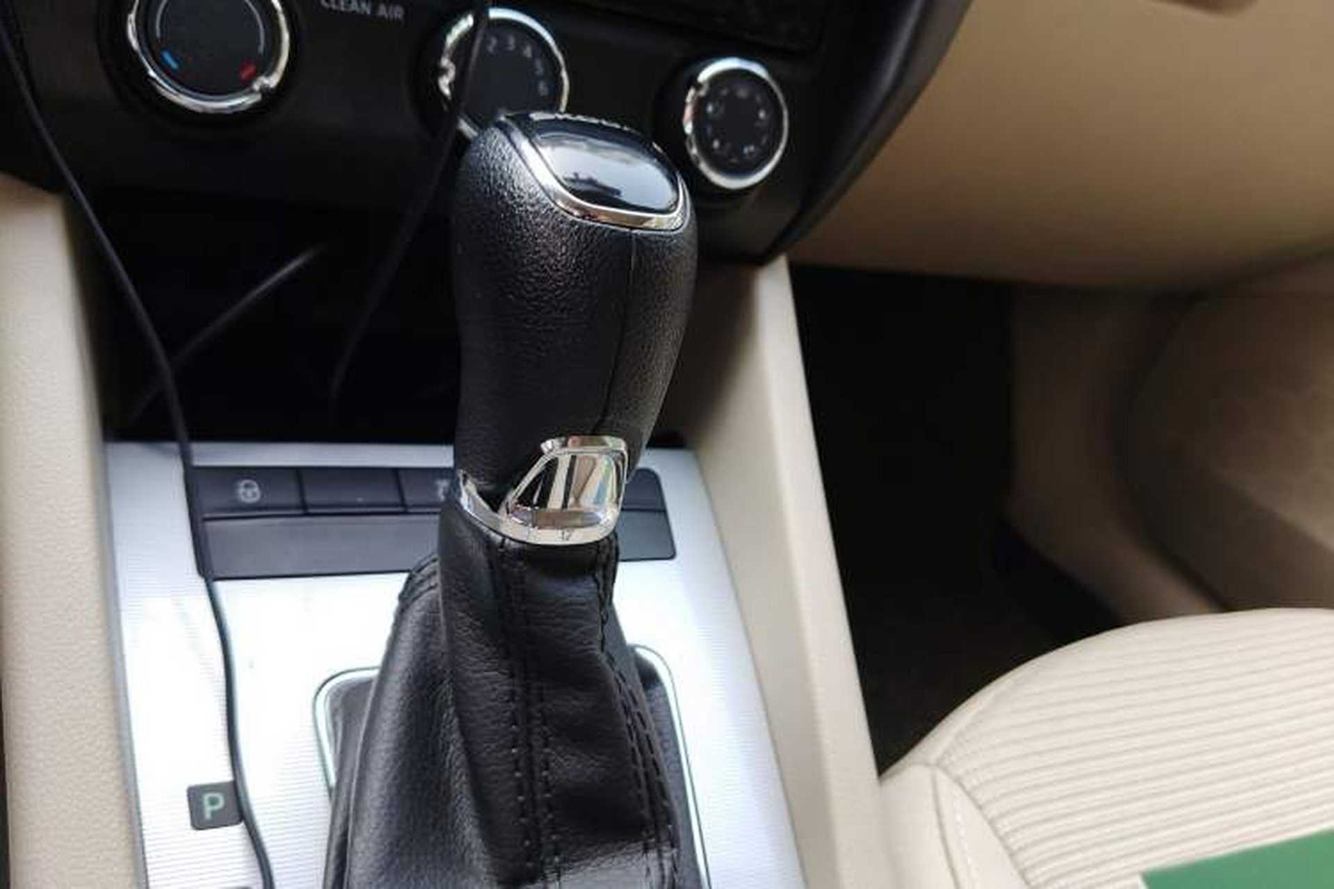 Used Skoda Octavia 2017 1.6L Automatic Chuanxing Edition Gear Lever