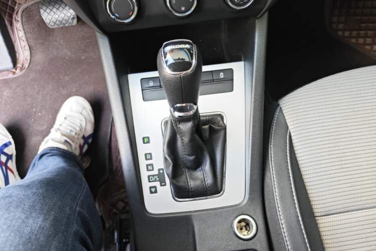 Used Skoda Octavia 2017 1.6L Automatic Chuanxing Edition Gear Lever