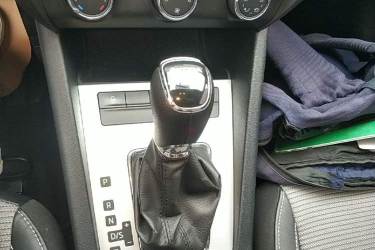 Used Skoda Octavia 2017 1.6L Automatic Chuanxing Edition Gear Lever