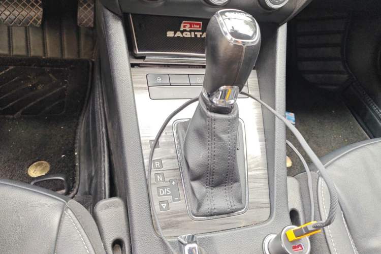 Used Skoda Octavia 2017 1.6L Automatic Smart Drive Edition Gear Lever