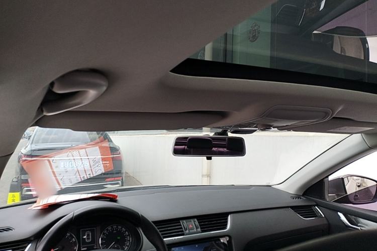 Used Skoda Octavia 2017 1.6L Automatic Smart Drive Edition Headliner