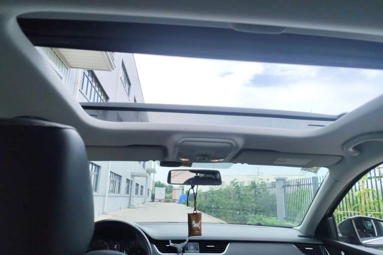 Used Skoda Octavia 2017 1.6L Automatic Smart Drive Edition Headliner