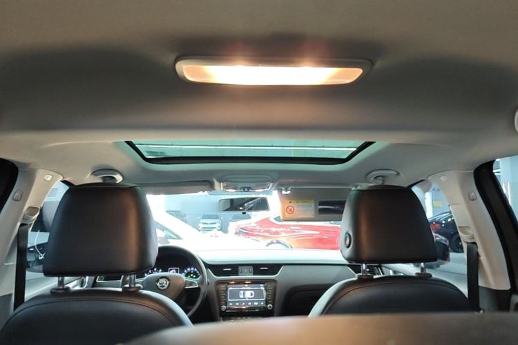 Used Skoda Octavia 2017 1.6L Automatic Smart Drive Edition Headliner