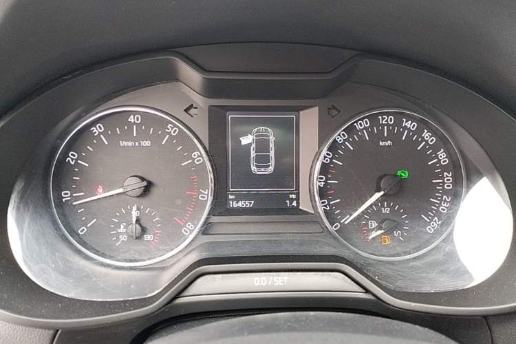 Used Skoda Octavia 2017 1.6L Automatic Smart Drive Edition Instrument Cluster