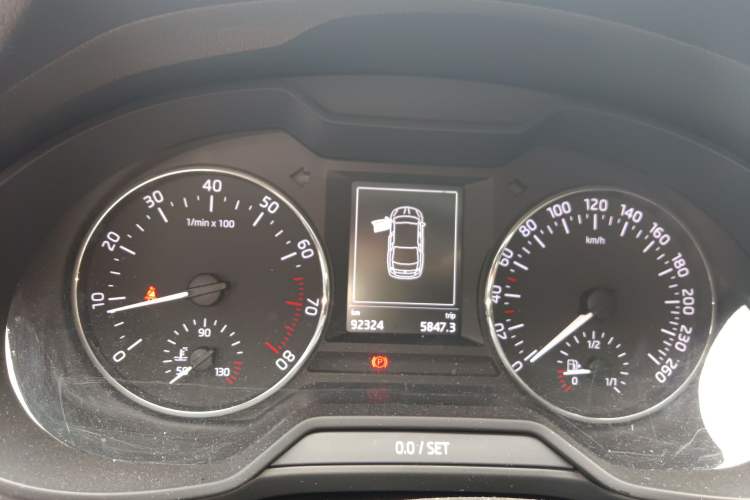 Used Skoda Octavia 2017 1.6L Automatic Smart Drive Edition Instrument Cluster