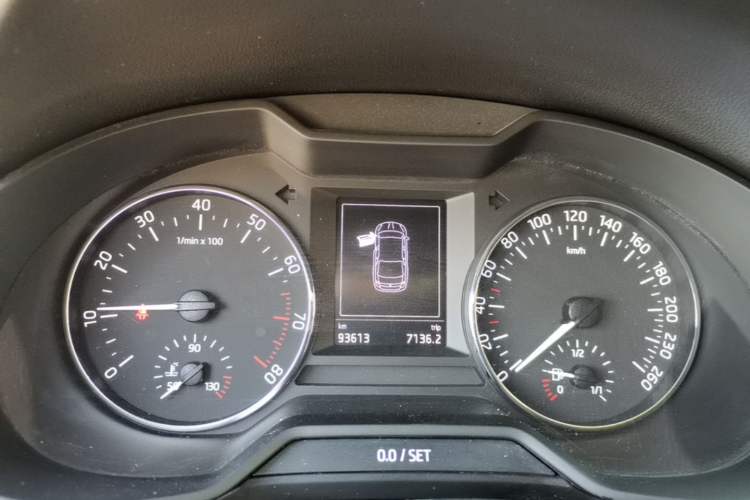 Used Skoda Octavia 2017 1.6L Automatic Smart Drive Edition Instrument Cluster