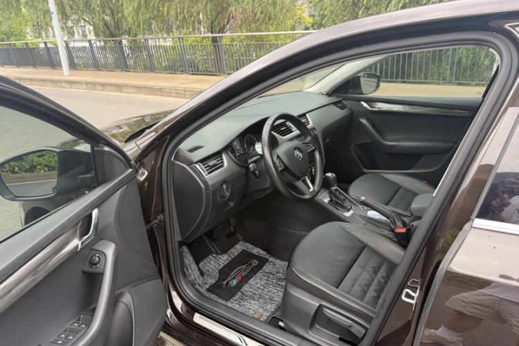 Used Skoda Octavia 2017 1.6L Automatic Smart Drive Edition Interior 10