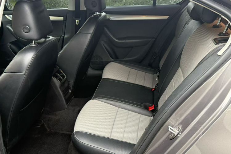 Used Skoda Octavia 2017 1.6L Automatic Chuanxing Edition Interior 2