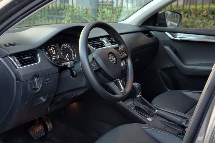 Used Skoda Octavia 2017 1.6L Automatic Smart Drive Edition Interior 2