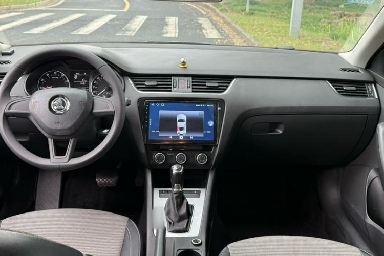 Used Skoda Octavia 2017 1.6L Automatic Chuanxing Edition Interior 3