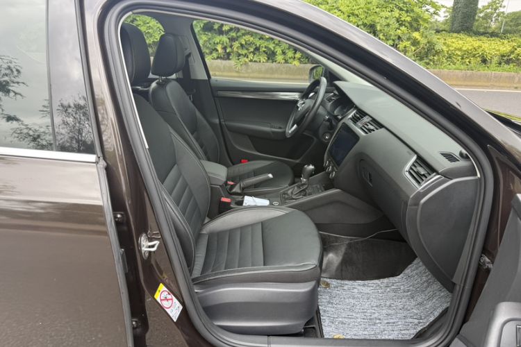 Used Skoda Octavia 2017 1.6L Automatic Smart Drive Edition Interior 5