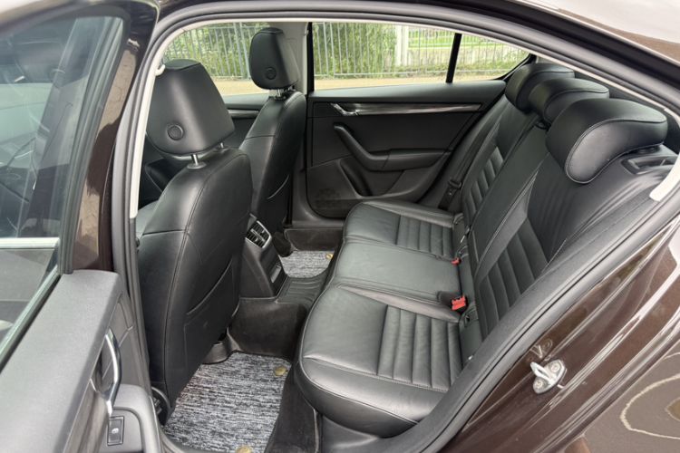Used Skoda Octavia 2017 1.6L Automatic Smart Drive Edition Interior 9