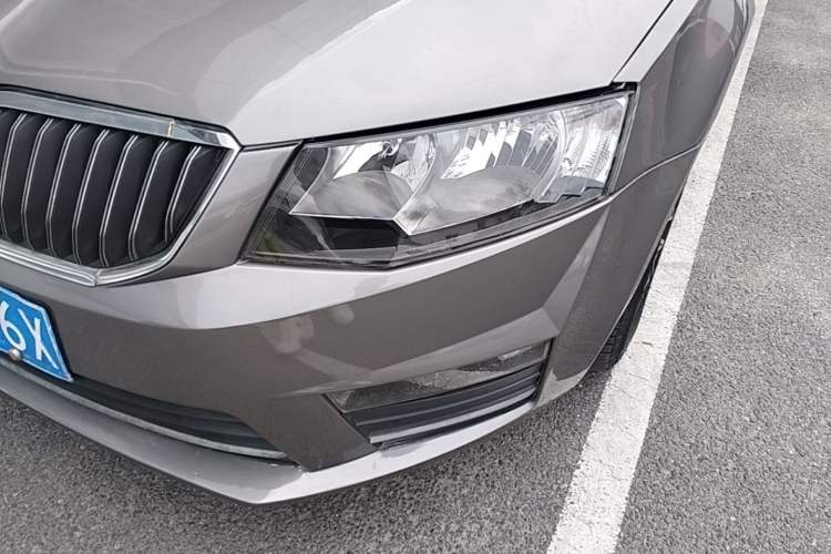 Used Skoda Octavia 2017 1.6L Automatic Smart Drive Edition Left Front Headlight