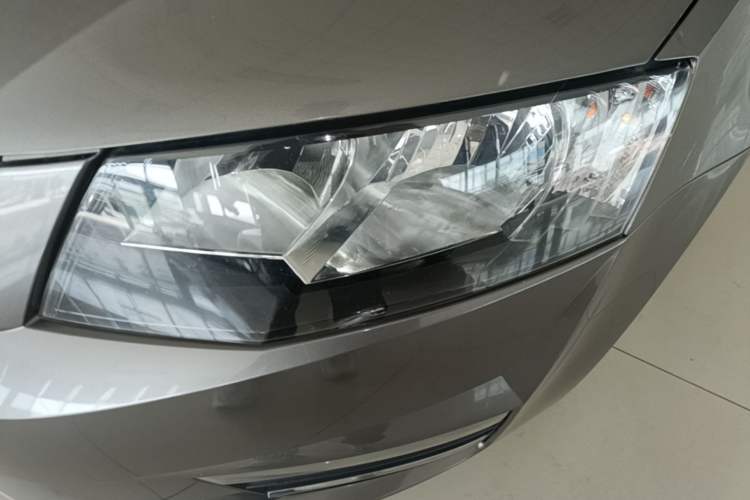 Used Skoda Octavia 2017 Classic Model 1.6L Automatic Comfort Edition Left Front Headlight