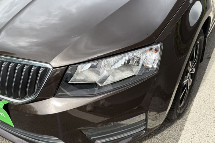 Used Skoda Octavia 2017 1.6L Automatic Smart Drive Edition Left Front Headlight