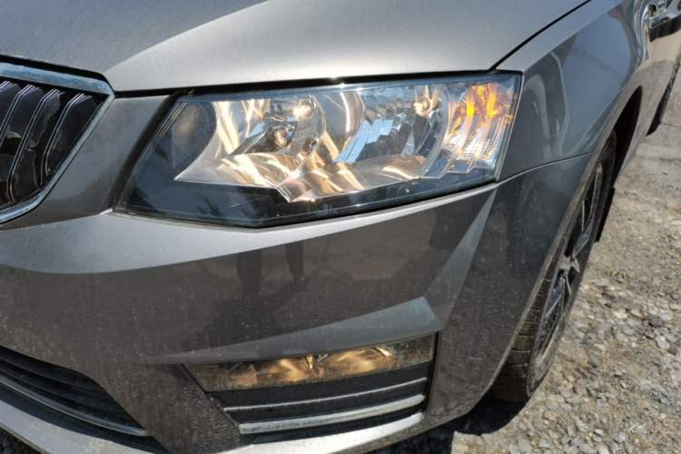 Used Skoda Octavia 2017 1.6L Automatic Smart Drive Edition Left Front Headlight