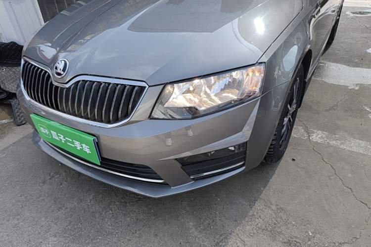 Used Skoda Octavia 2017 1.6L Automatic Smart Drive Edition Left Front Headlight