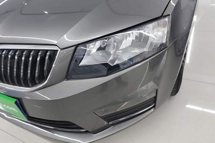 Used Skoda Octavia 2017 1.6L Automatic Smart Drive Edition Left Front Headlight